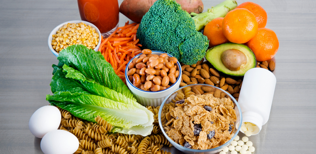 Imagen de verduras, pastas, cereales y nueces.