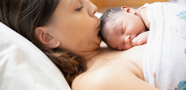 Imagen de madre y su recién nacido.